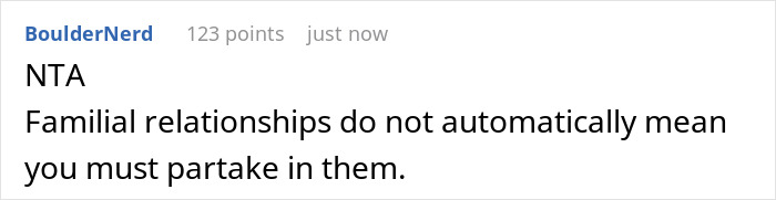 A Reddit comment from BoulderNerd, upvoted 123 times, stating NTA for a pregnant GF and familial relationships.