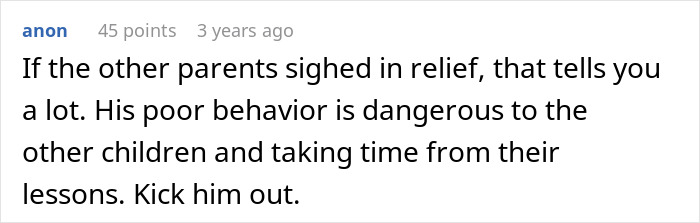 A comment suggesting to kick out a disruptive kid whose poor behavior endangers others. Toxic mom drama.