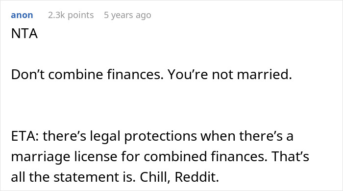 A Reddit post advising against combining finances before marriage, relating to a man turning tables on his girlfriend.