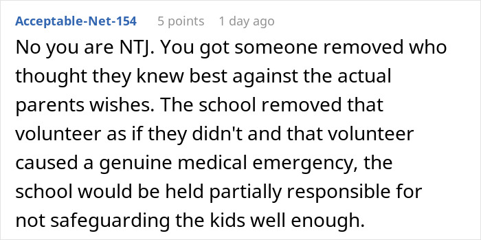 Reddit comment discussing a parent noticing a child received wrong food and a volunteer being fired over it.