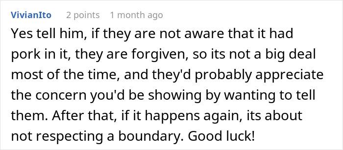 A Reddit comment about a Muslim roommate eating food with bacon fat, offering advice on how to handle the situation.