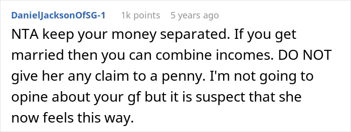 A Reddit comment advises a man on his finances, suggesting he keeps money separated until marriage, relevant to the girlfriend finances discussion.
