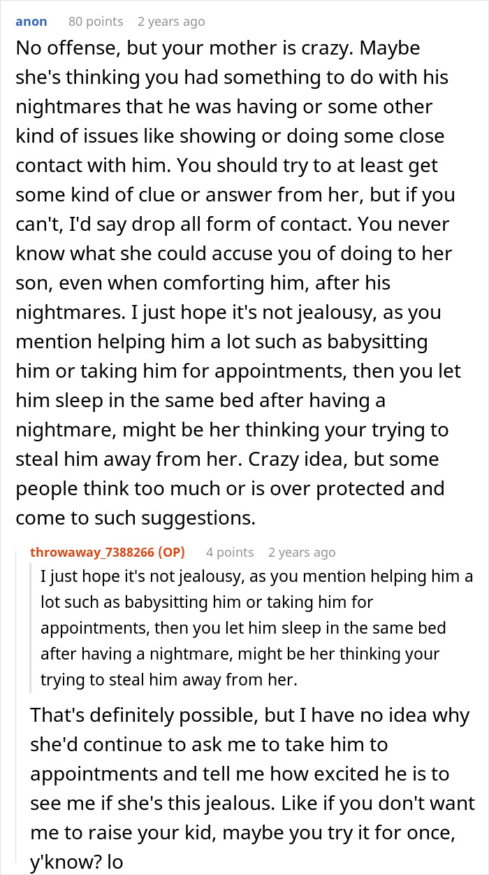 Reddit comments discussing a sister letting her brother sleep in her bed and her mom's reaction.