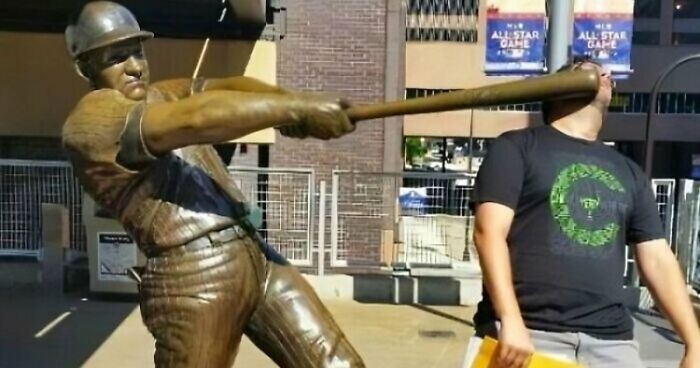 54 Hilarious And Creative Poses That People Somehow Pulled Off Perfectly