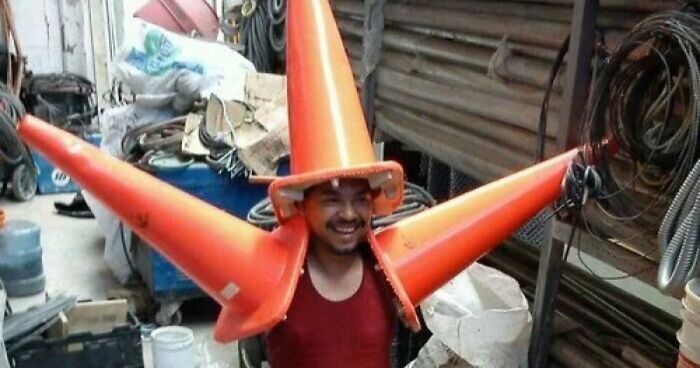 54 Hilarious And Creative Poses That People Somehow Pulled Off Perfectly