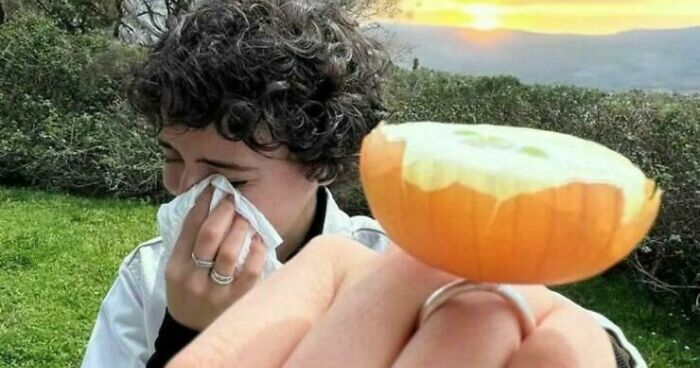 54 Hilarious And Creative Poses That People Somehow Pulled Off Perfectly