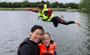 54 Times People Got Way Too Creative With Their Poses