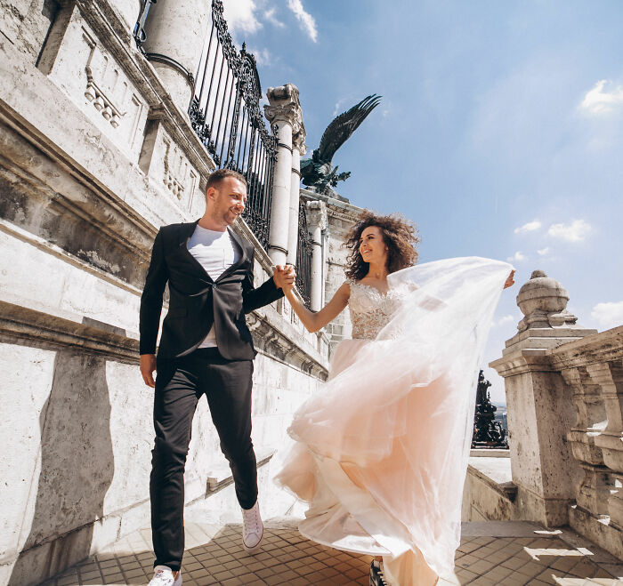 Noiva bloqueia cachoeira em parque público para seu casamento, seu pai então ameaça pessoas que reclamam Noiva bloqueia cachoeira em parque público para seu casamento, seu pai então ameaça pessoas que reclamam