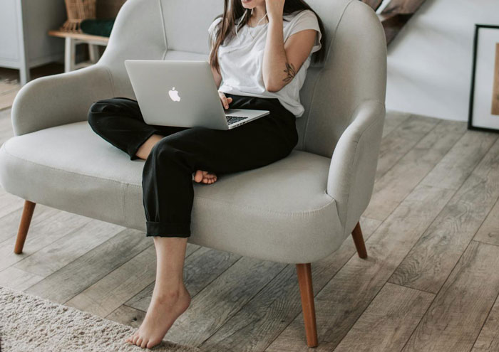 Homem se arrepende de ter liderado a enteada sobre herança depois que ela encontrou uma maneira de arruinar sua reputação