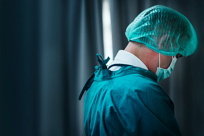 45 Medical Workers Share The Most Disgusting Things They’ve Seen In Oblivious Patients