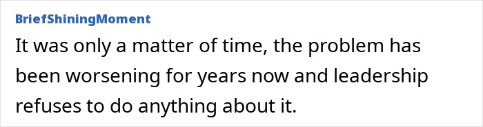 Fã da Disney World levou um tapa no Ultimate Karma depois de cortar a fila para tirar uma foto com o personagem