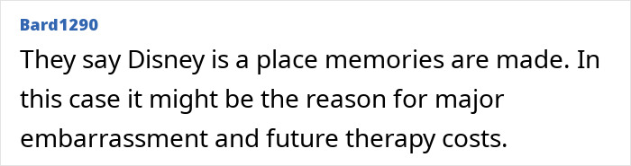 Fã da Disney World levou um tapa no Ultimate Karma depois de cortar a fila para tirar uma foto com o personagem