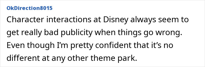 Fã da Disney World levou um tapa no Ultimate Karma depois de cortar a fila para tirar uma foto com o personagem