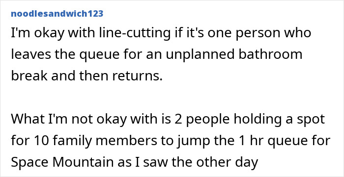 Fã da Disney World levou um tapa no Ultimate Karma depois de cortar a fila para tirar uma foto com o personagem