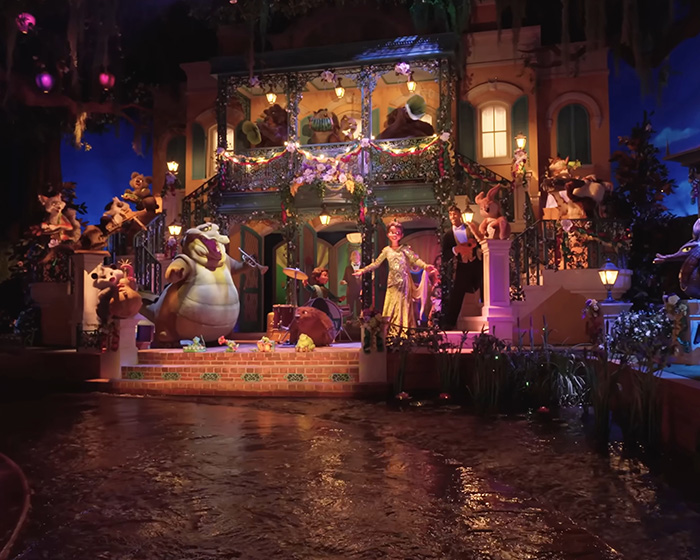 Fã da Disney World levou um tapa no Ultimate Karma depois de cortar a fila para tirar uma foto com o personagem