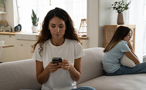 Guy Rewrites Custody Rules For 10YO The Second He Has A New Baby, Shocked His Ex Doesn’t Play Along