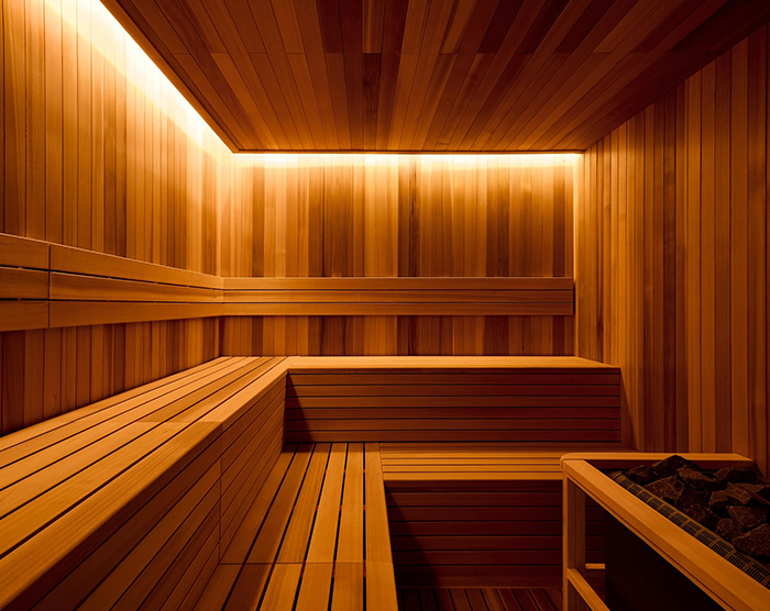 Insiders da Equinox Gym falam sobre indecência, sinais secretos de toalhas e vestiários agressivos