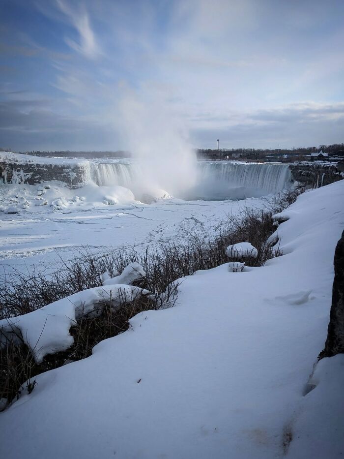 35 Stunning Photos From The 2026 Niagara Frozen Falls Contest Show Winter At Its Most Magical
