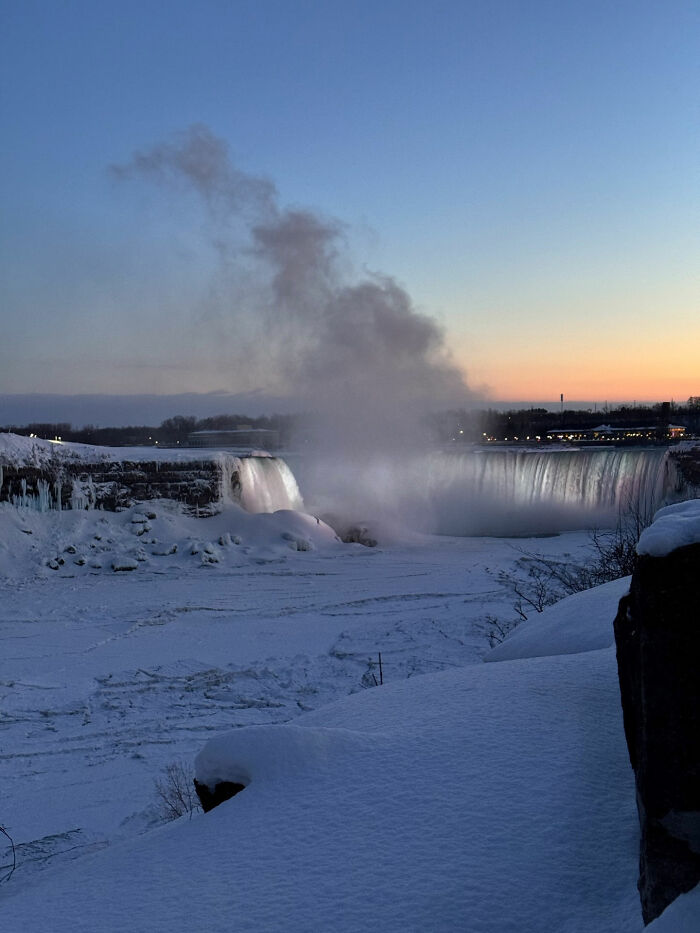 35 Stunning Photos From The 2026 Niagara Frozen Falls Contest Show Winter At Its Most Magical