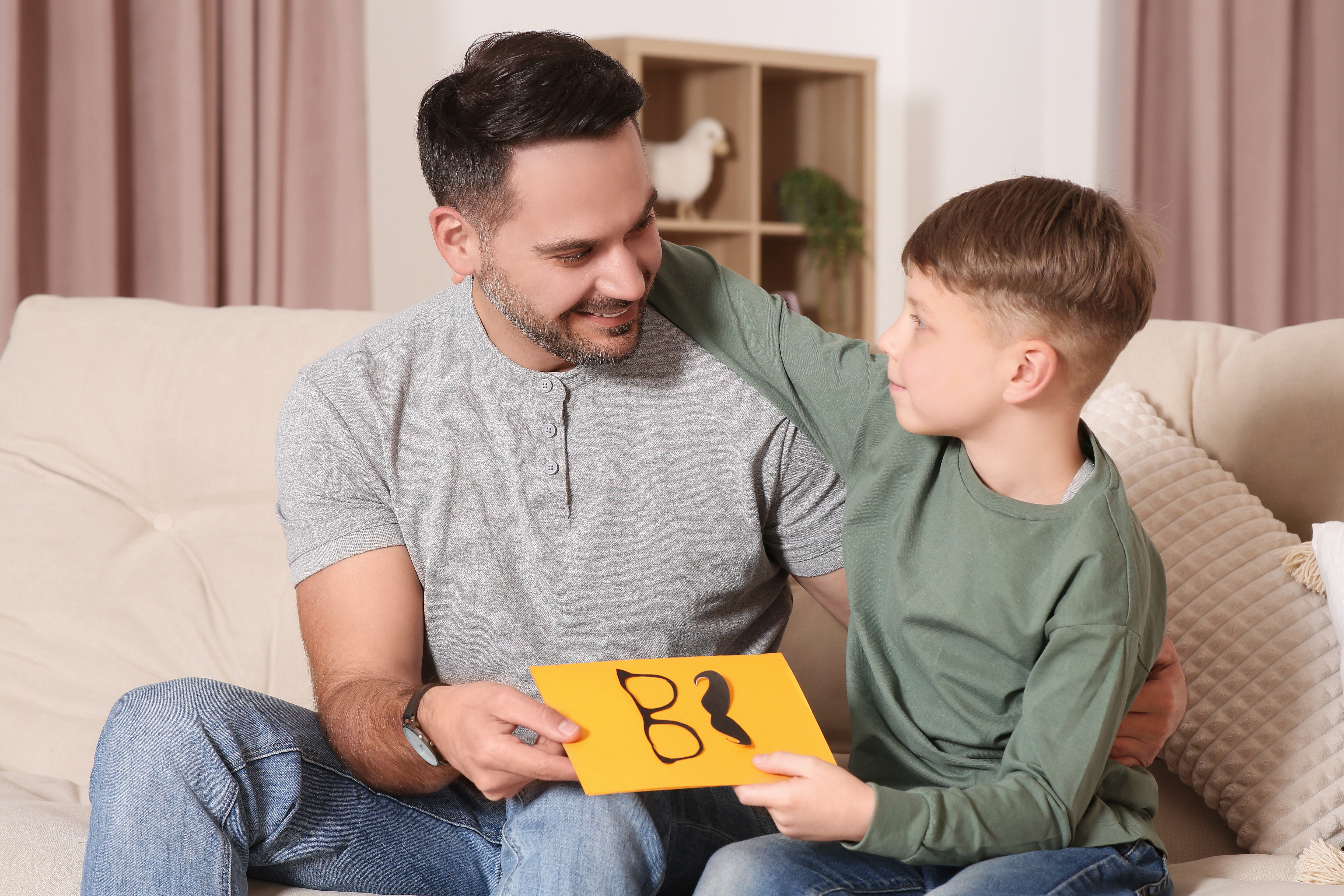 “I Remember How Disappointing It Was”: Woman Confronts Uncle For Gifting Kids “Pictures” Of Trips Instead Of Reality