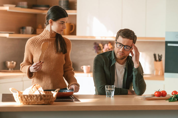 Serial Cheater Has No Clue GF Knows His Dirty Secret, Happily Eats The Chili She Made With Dog Food