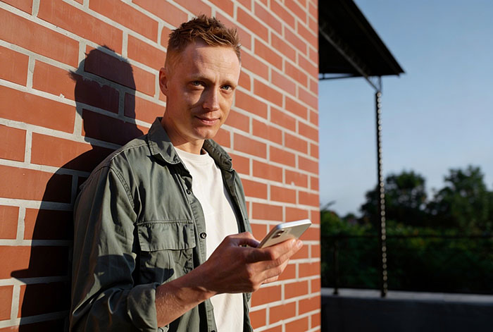 Lazy Man Throws Dog's Chew Bones Onto Neighbor's Lawn, Gets A Yard Full Of Them After Petty Revenge