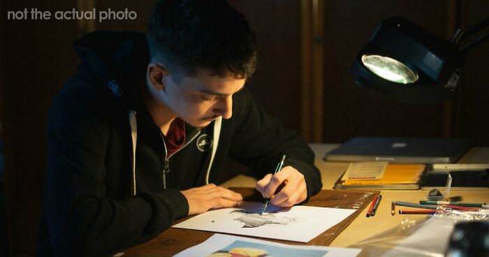 “I Always Had A Crush On His Mom”: Man Fears Friendship Is Over After Friend Sees His Artwork