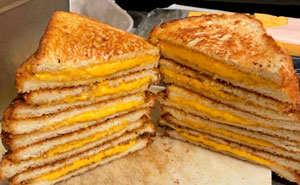 77 Brutally Honest Posts About The Restaurant Industry That Would Make Anthony Bourdain Proud (New Pics)