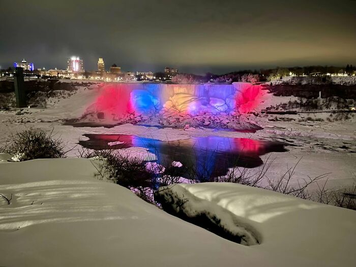 35 Stunning Photos From The 2026 Niagara Frozen Falls Contest Show Winter At Its Most Magical