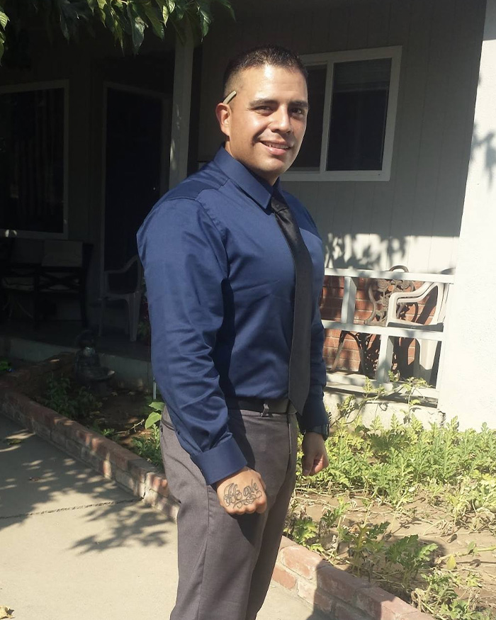 Passado preocupante do pai que acabou com a vida do filho nas superfícies do banheiro do aeroporto enquanto o vovô revela por que ele previu que isso aconteceria