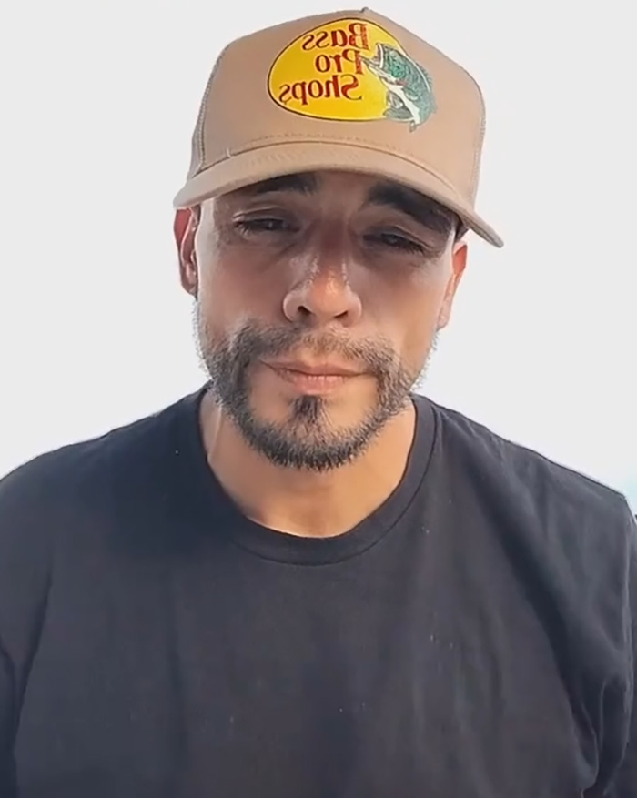 Passado preocupante do pai que acabou com a vida do filho nas superfícies do banheiro do aeroporto enquanto o vovô revela por que ele previu que isso aconteceria