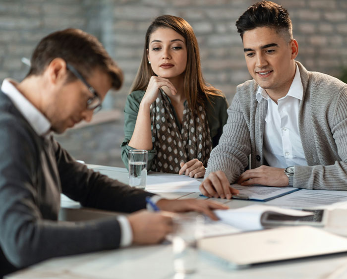 Guy Wants Girlfriend To Split Everything 50/50 After Moving In, Really Underestimates Her Financial Literacy