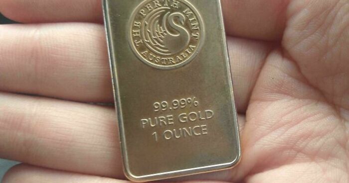 “This Gold Bar”: 53 Suspiciously Good Things People Actually Found In The Goodwill Bins (New Pics)
