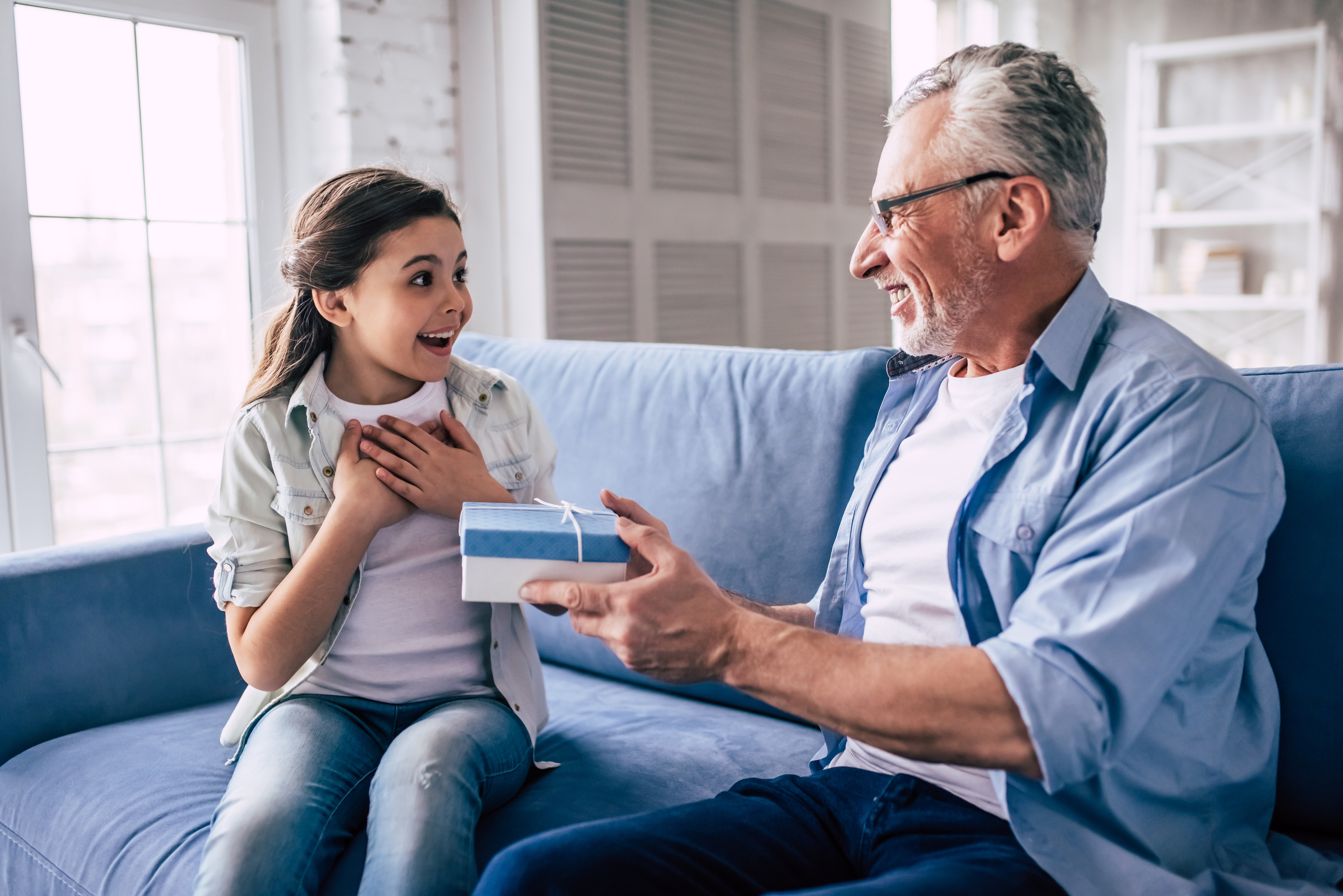 “I Remember How Disappointing It Was”: Woman Confronts Uncle For Gifting Kids “Pictures” Of Trips Instead Of Reality