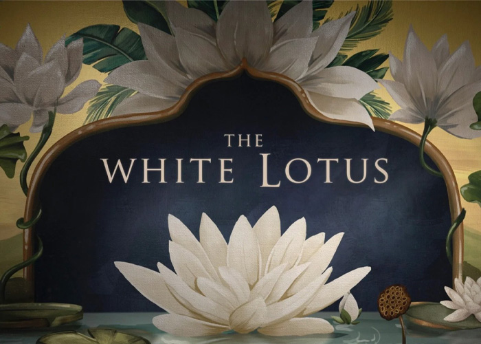 O logotipo White Lotus, com flores de lótus brancas e nenúfares em um fundo azul escuro com detalhes dourados, sugerindo a estética do show.