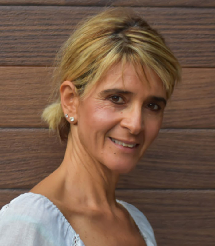 Filho do diretor de Hollywood se esconde após alegações perturbadoras, enquanto a mensagem arrogante da mãe provoca indignação