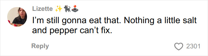 Comentário de Lizete "Eu ainda vou comer isso. Nada que um pouco de sal e pimenta não resolva." em relação aos ovos do buffet.