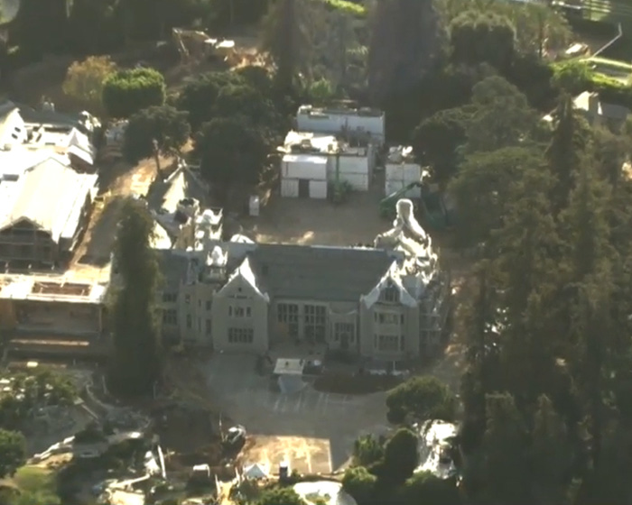 As ex-namoradas de Hugh Hefner finalmente revelam o que realmente aconteceu a portas fechadas