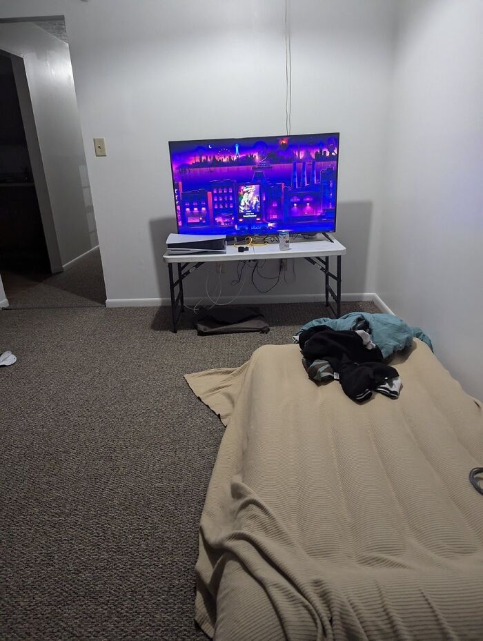 This Has Single Guy's First Apartment Written All Over It