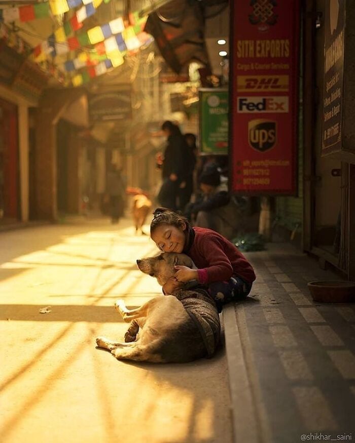 35 Brilliantly Timed Shots From The Decisive Moments Magazine That Capture Life At Exactly The Right Second