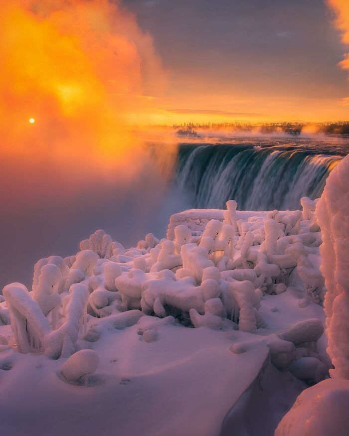 35 Stunning Photos From The 2026 Niagara Frozen Falls Contest Show Winter At Its Most Magical