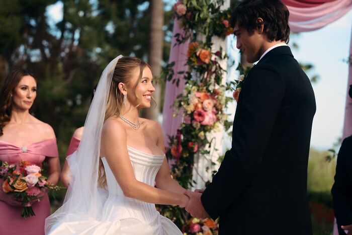 “Literal Funeral”: Unhinged Meltdown In Euphoria, terceira temporada de Sydney Sweeney, tem fãs gritando