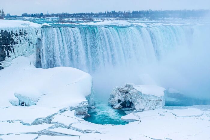 35 Stunning Photos From The 2026 Niagara Frozen Falls Contest Show Winter At Its Most Magical