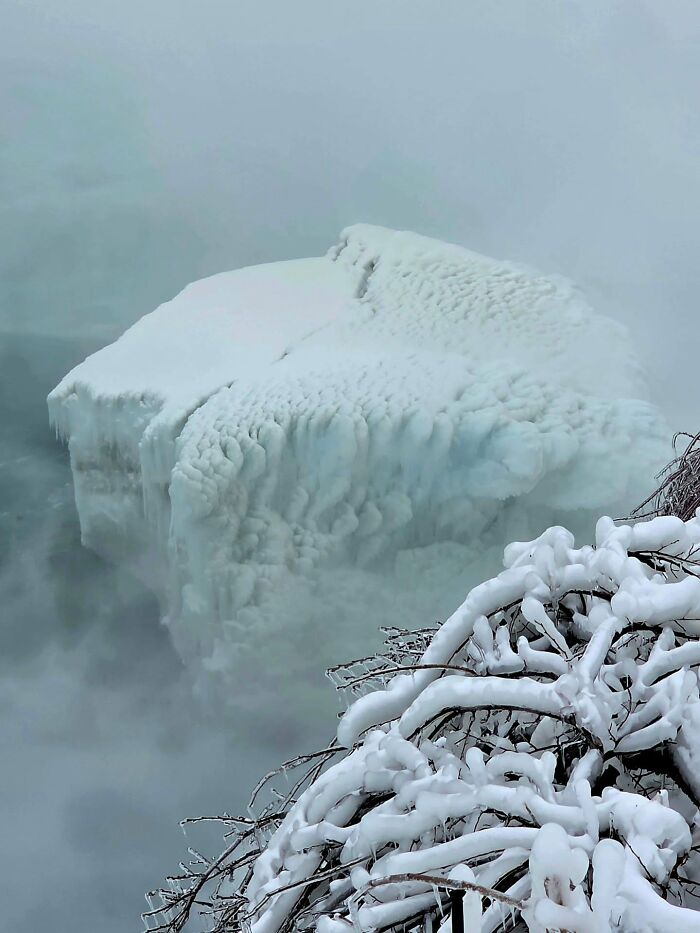 35 Stunning Photos From The 2026 Niagara Frozen Falls Contest Show Winter At Its Most Magical
