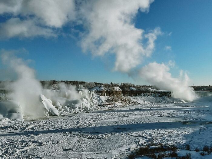 35 Stunning Photos From The 2026 Niagara Frozen Falls Contest Show Winter At Its Most Magical