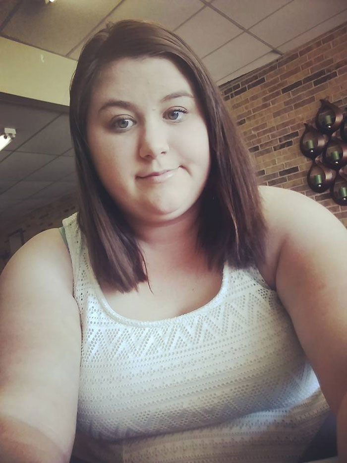 Mãe acusada em Munchausen por procuração depois que policiais aprenderam tratamentos horríveis que ela estava forçando ao filho de 3 anos