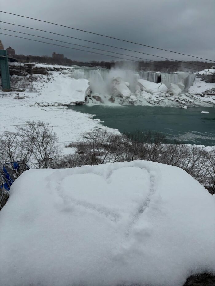 35 Stunning Photos From The 2026 Niagara Frozen Falls Contest Show Winter At Its Most Magical