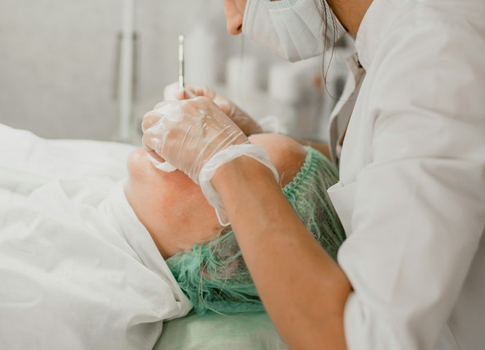 Mulher mostra sua transformação maluca, as pessoas não conseguem acreditar: "Preenchimento labial, botox, perda de peso"