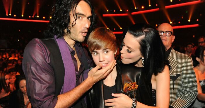 71 Bartenders Share Customer Gossip They’ve Heard On The Job, And The Tea Is Piping Hot