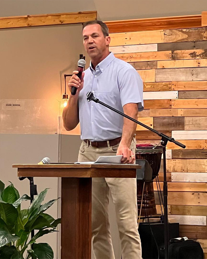 O marido de Kristi Noem supostamente financiou a transformação dramática e o estilo de vida luxuoso da modelo em um relacionamento secreto